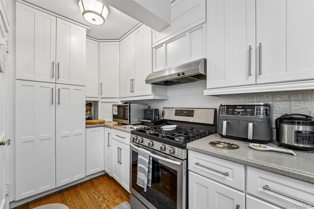 7 Parkview Court, White Plains, NY 10603
