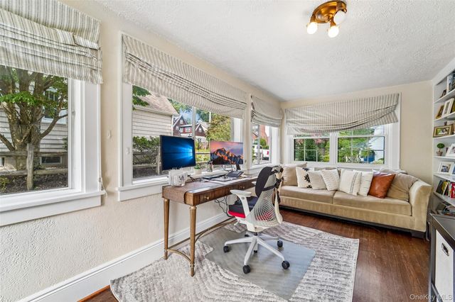 7 Parkview Court, White Plains, NY 10603