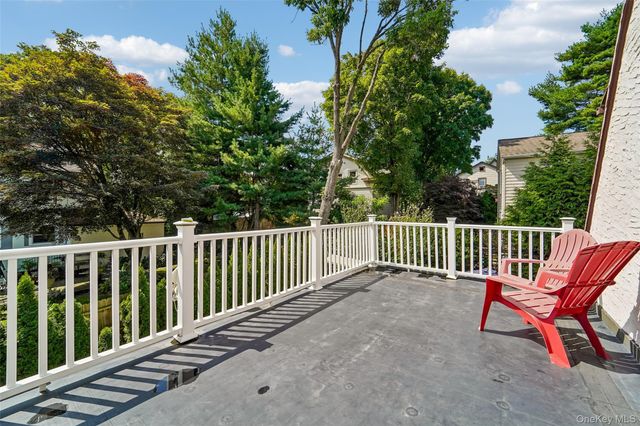 7 Parkview Court, White Plains, NY 10603