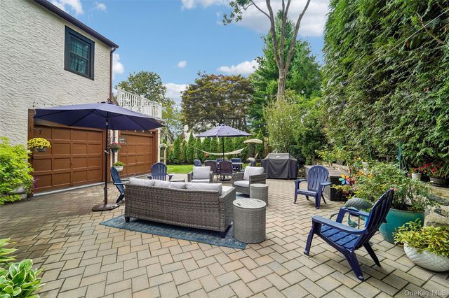 7 Parkview Court, White Plains, NY 10603