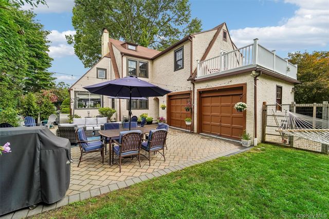 7 Parkview Court, White Plains, NY 10603