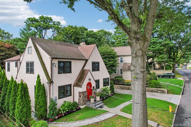 7 Parkview Court, White Plains, NY 10603
