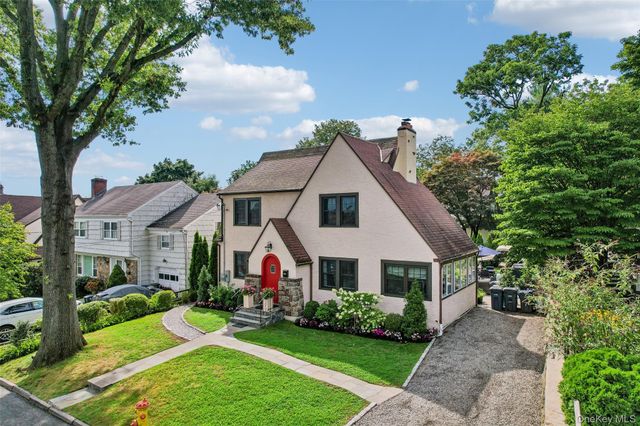 7 Parkview Court, White Plains, NY 10603