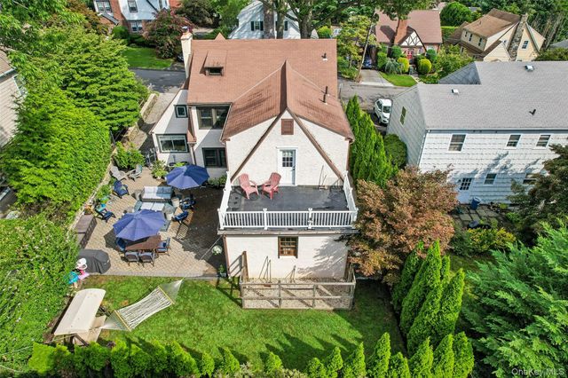 7 Parkview Court, White Plains, NY 10603