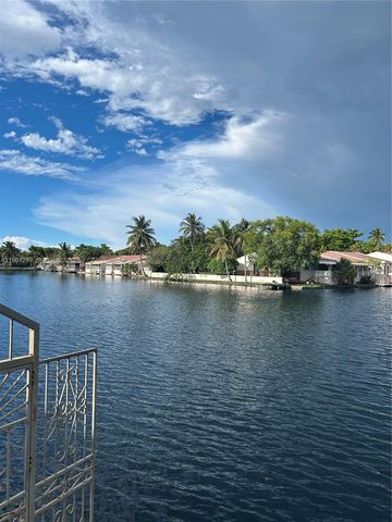 7282 Jacaranda Ln, Miami Lakes, FL 33014