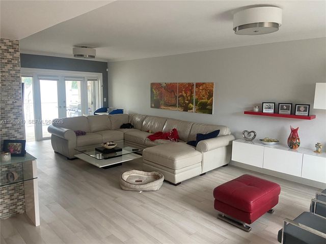 7282 Jacaranda Ln, Miami Lakes, FL 33014