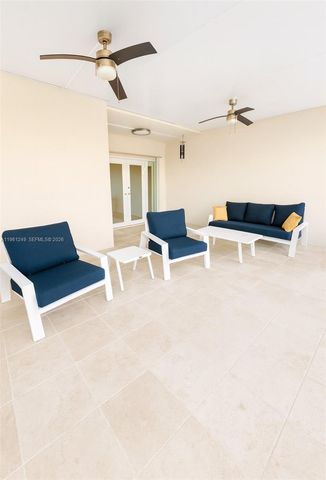 7282 Jacaranda Ln, Miami Lakes, FL 33014