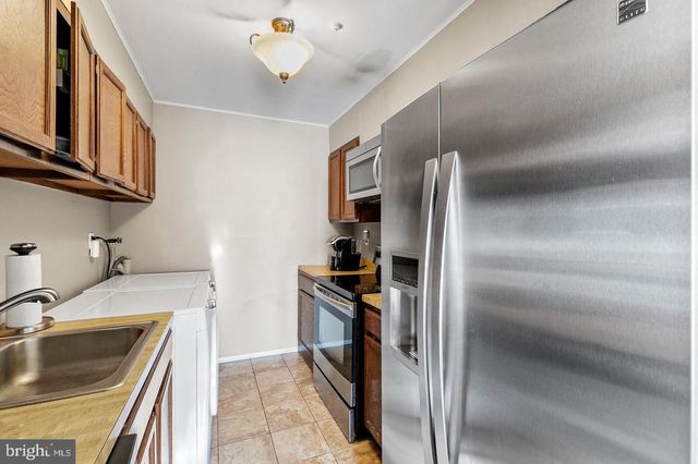 16 MAPLEWOOD, West Deptford, NJ 08066