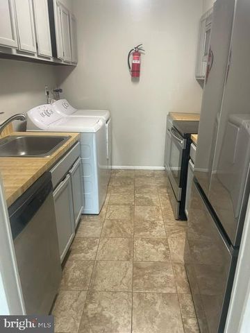 16 MAPLEWOOD, West Deptford, NJ 08066