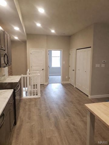 3648 Russell Boulevard, St Louis, MO 63110