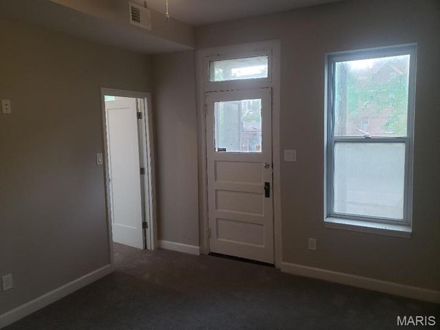 3648 Russell Boulevard, St Louis, MO 63110