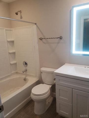 3648 Russell Boulevard, St Louis, MO 63110