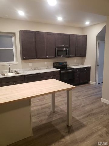 3648 Russell Boulevard, St Louis, MO 63110
