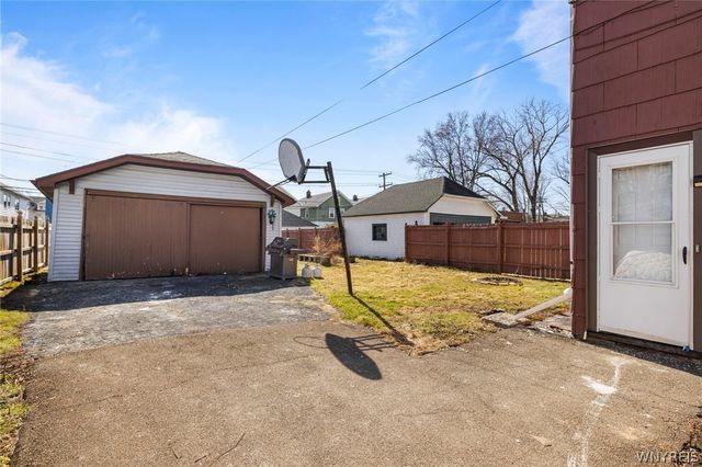 80 Kinsey Avenue, Tonawanda, NY 14217