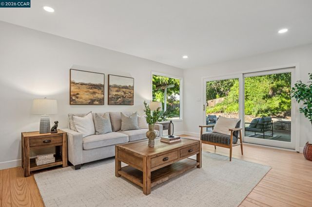 1026 Windsor Dr, Lafayette, CA 94549