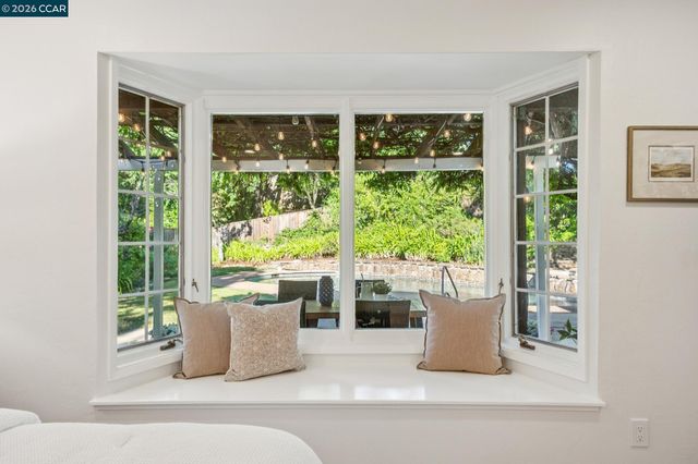 1026 Windsor Dr, Lafayette, CA 94549