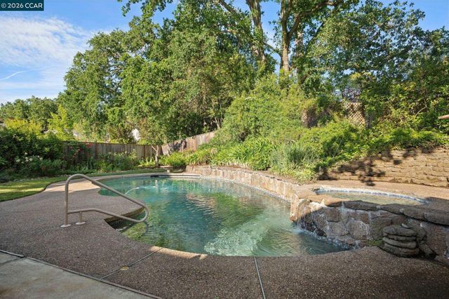 1026 Windsor Dr, Lafayette, CA 94549