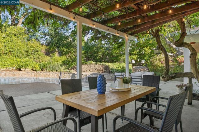 1026 Windsor Dr, Lafayette, CA 94549