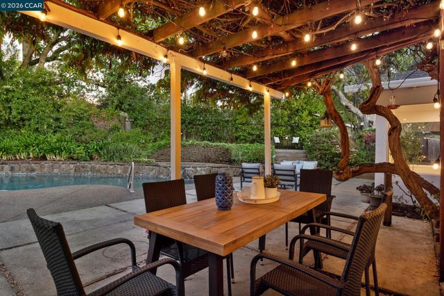 1026 Windsor Dr, Lafayette, CA 94549