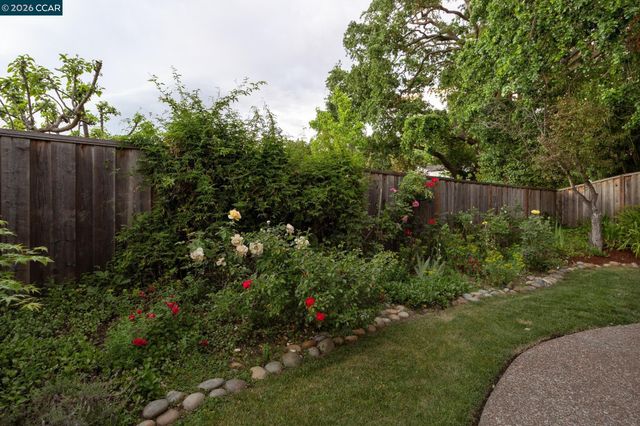 1026 Windsor Dr, Lafayette, CA 94549