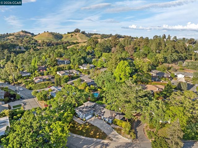 1026 Windsor Dr, Lafayette, CA 94549