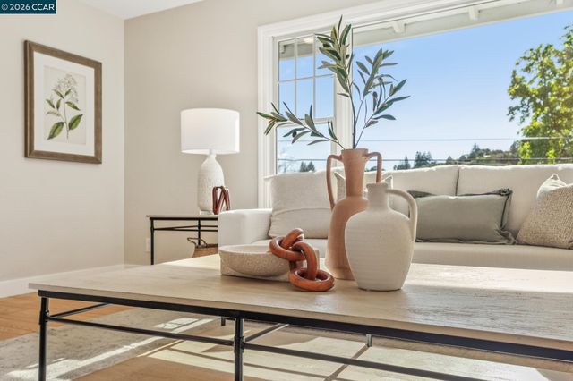 1026 Windsor Dr, Lafayette, CA 94549