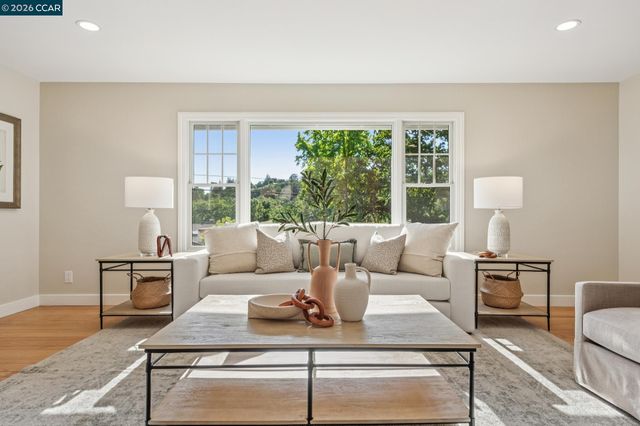 1026 Windsor Dr, Lafayette, CA 94549