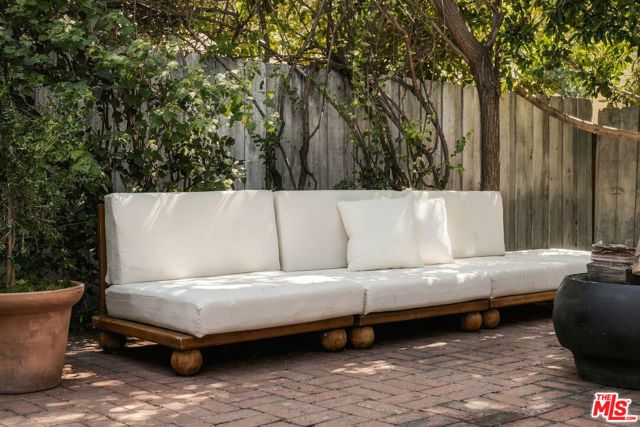 3134 Ellington Drive, Los Angeles, CA 90068