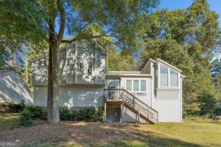 587 Farmbrook Trail NE, Kennesaw, GA 30144