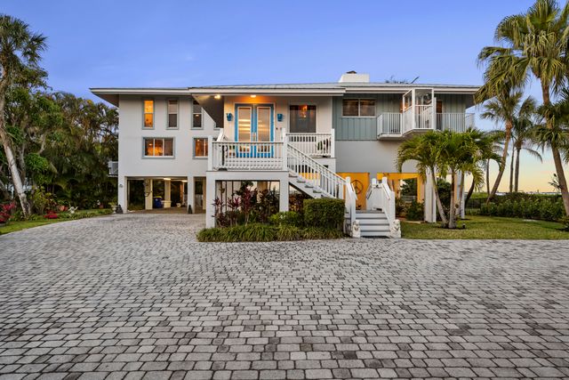 8 Herons Nest, Sewalls Point, FL 34996