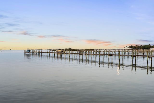 8 Herons Nest, Sewalls Point, FL 34996