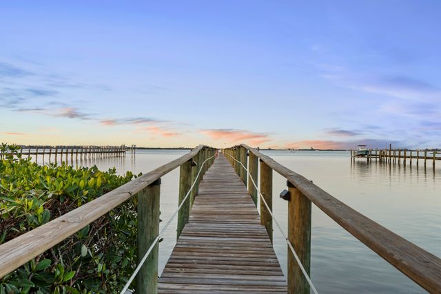 8 Herons Nest, Sewalls Point, FL 34996