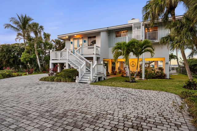 8 Herons Nest, Sewalls Point, FL 34996