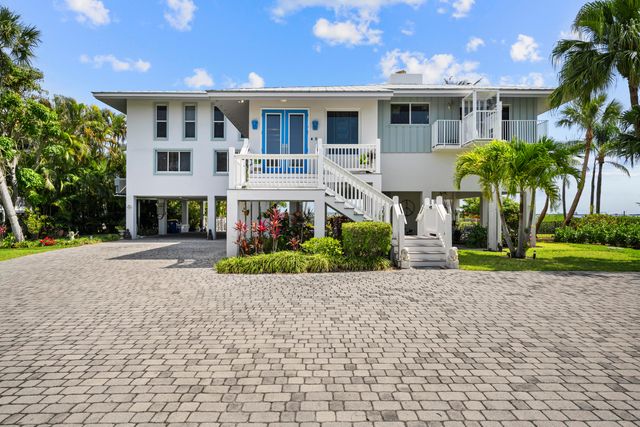 8 Herons Nest, Sewalls Point, FL 34996