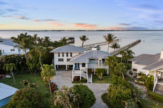 8 Herons Nest, Sewalls Point, FL 34996