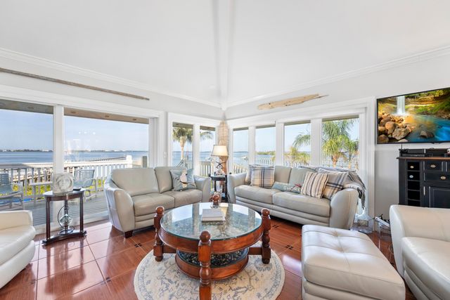 8 Herons Nest, Sewalls Point, FL 34996