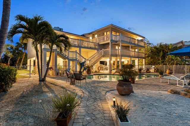8 Herons Nest, Sewalls Point, FL 34996