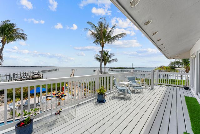 8 Herons Nest, Sewalls Point, FL 34996