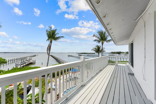 8 Herons Nest, Sewalls Point, FL 34996