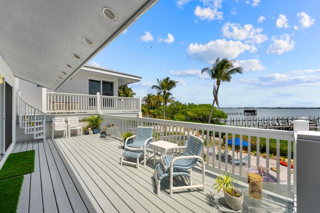 8 Herons Nest, Sewalls Point, FL 34996