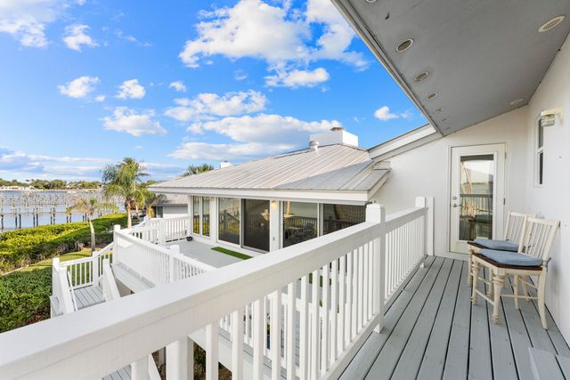 8 Herons Nest, Sewalls Point, FL 34996