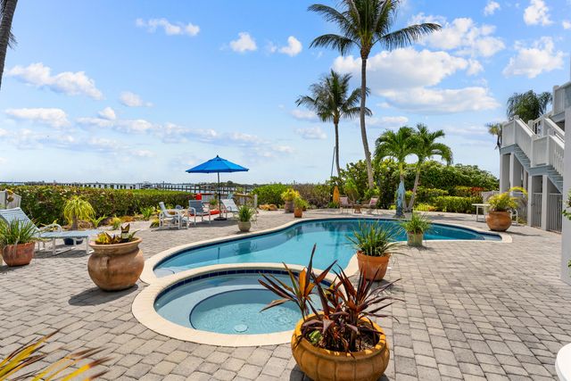 8 Herons Nest, Sewalls Point, FL 34996