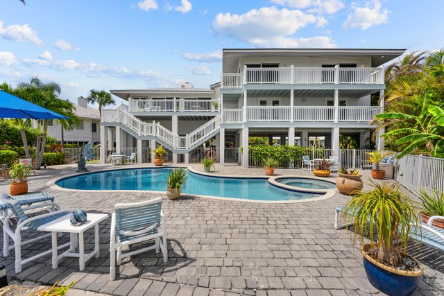 8 Herons Nest, Sewalls Point, FL 34996