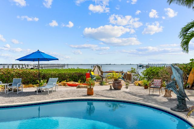 8 Herons Nest, Sewalls Point, FL 34996