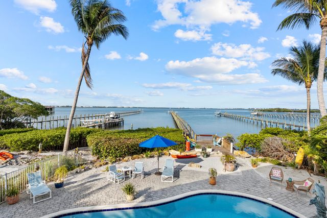 8 Herons Nest, Sewalls Point, FL 34996