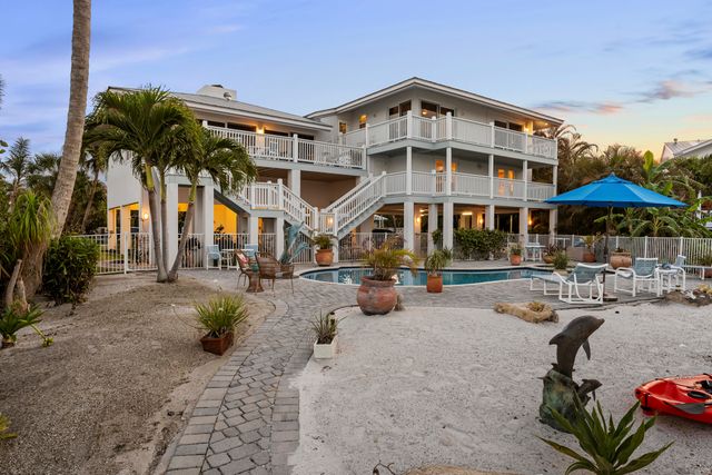 8 Herons Nest, Sewalls Point, FL 34996