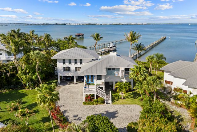 8 Herons Nest, Sewalls Point, FL 34996
