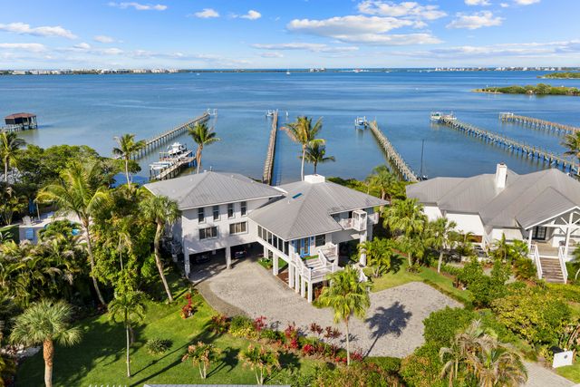 8 Herons Nest, Sewalls Point, FL 34996