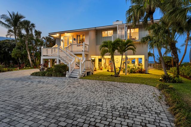 8 Herons Nest, Sewalls Point, FL 34996