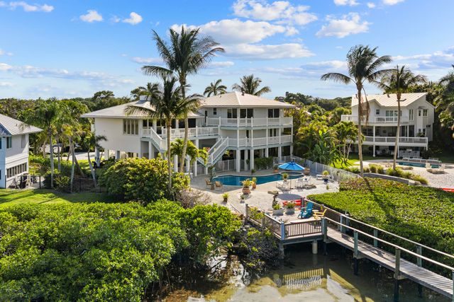 8 Herons Nest, Sewalls Point, FL 34996